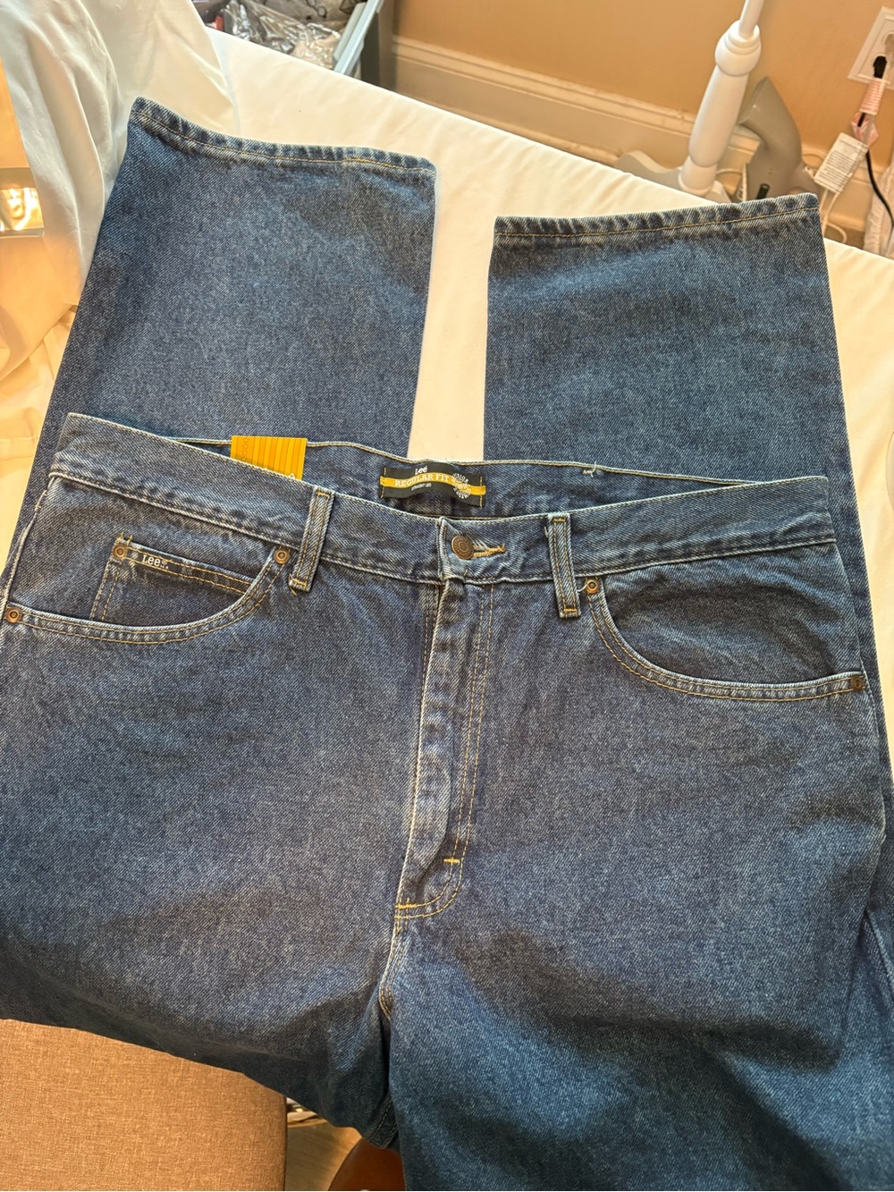 Lee Men's Relaxed Fit Blue Jeans - Picture 2 of 5